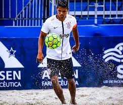 Quem disse que futebol de areia não usa criatividade? Atletas Do Corinthians Vao Representar A Selecao Brasileira No 1Âº Mundial De Futebol De Areia Raiz