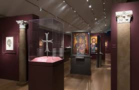 The benaki toys museum, athens, greece. Oyranos Kai Gh To Moyseio Mpenakh Kanei Ton Apologismo Ths Ek8eshs