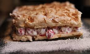 Dieser beste rhabarberkuchen mit baiserhaube schmeckt uns jeden frühling wieder! Sonntagskuchen Himbeer Baiser Torte Schnelles Torten Rezept