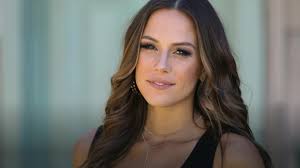 Jana Kramer reflects