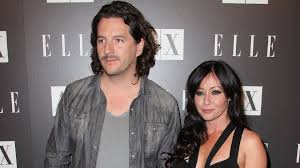 The beverly hills, 90210 star also said i do. Exclusive Shannen Doherty Says Breast Cancer Battle Has Made Her Marriage A Thousand Times Stronger Entertainment Tonight