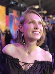 Diana Marks's Instagram, Twitter & Facebook