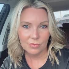 Angela Cordes's Instagram, Twitter & Facebook