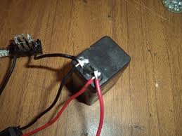 Hanya perlu tekan dan tarik sahaja soket. Lampu Suluh Bateri Diy
