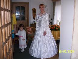 Oftmals trägt die braut auch noch einen reifrock darunter. Hochzeitskleid Kommplett Mit Schleier In Erkner Kleidung Schmuck Kleinanzeigen