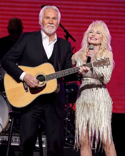 "You Can't Make Old Friends": The Heartbreaking Tribute from Kenny Rogers’ Family to Dolly Parton. , When a legend passes, the true measure of their life is found in the grief of those who loved them. ...