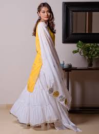 джейн фокс попробуй не засмеяться с водой во рту Saffron White Kurta Skirt Dupatta Set Kurta Skirt White Kurta Indian Wear