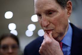 Wyden legislation would mandate FCC cybersecurity rules for telecoms