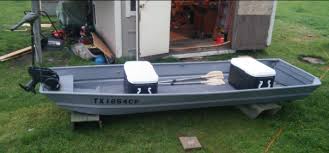 Flat bottom boats will slap the waves harder when you are relocating on a wavy lake, causing more water to enter the boat. 12 Jon Boat Mods And Weight Limit Questions Bass Boats Canoes Kayaks And More Bass Fishing Forums