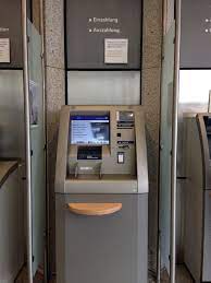 Wir bieten informationen wie öffnungszeiten, genaue standort und anfahrtsplan von jedes deutsche bank einzahlungsautomat. Geldautomatensuche Mit Dem Richtigen Girokonto Kostenlos Bargeld