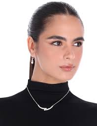 Aretes y collar Anne Klein Iconic Boxed Sets perla