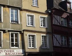 Maison Sur La Commune De Dinan Departement Cotes D Armor En 2020 Maison Batiment Monuments Historiques
