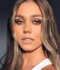 Danielle Mccloskey's Instagram, Twitter & Facebook