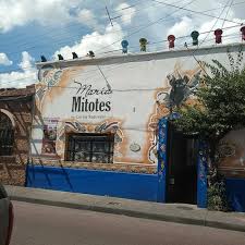Bienvenue A Votre Pauvre Maison Que Ce N Est Pas Pauvre Et Ce N Est Pas Votre Maison Non Plus Maria Mitotes Restaura In 2020 Broadway Shows Broadway Show Signs
