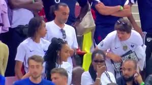 Mittelfeldspieler adrien rabiot hat bei psg keine zukunft mehr und befindet sich im streit mit dem klub. Vb4b4tpvwl6 Tm
