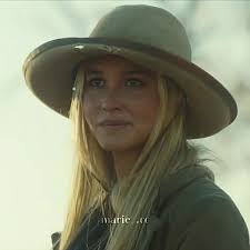 Ella Dutton's Instagram, Twitter & Facebook