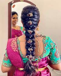 A thick long braid, decorated with flower garlands, pearls or chic golden accessories is considered to be a traditional hairstyle variety for the indian style . Pin Auf Instagram