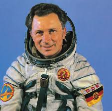 Juri alexejewitsch gagarin (russisch юрий алексеевич гагарин; Esa Biografie Von Sigmund Jahn