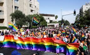 תחת אבטחה משטרתית כבדה, אלפי אנשים השתתפו היום (חמישי) במצעד שיצא מגן הפעמון והסתיים בגן העצמאות. Vuhvb 6zjisxm