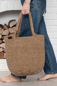 Urban Jungle как создать уютный интерьер с помощью растений Crochet Shoulder Jute Bag Farmers Market Bag In 2020 Crochet Bag Tutorials Crochet Boho Bag Jute Bags