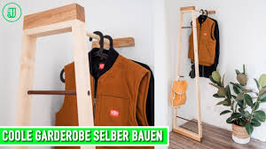 Da es dort oft eher eng ist, sind lösungen gefragt, die platzsparend angebracht werden können. Stylische Garderobe Aus Holz Selber Bauen Jonas Winkler Youtube