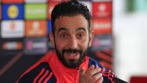 Em um clube com a defesa aos pedaços, Pablo Marí chega como esperança ao  Arsenal