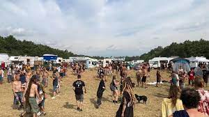 «il rave party illegale che si sta consumando a valentano è un attacco frontale ai territori e alla e lazio, nel comune di valentano, in provincia di viterbo e in prossimità dl lago mezzano, dove ieri è. Mkiwzxmtj7jxlm