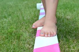 Kleine Ballerina Einen Balancierbalken Bauen Feiersun De Schwebebalken Kleine Ballerina Gartenspielzeug