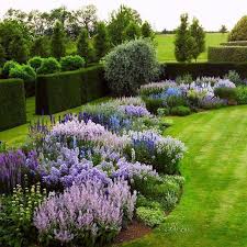Like 1845 Comments 11 Cavalluce Magazine Official Yann Cavallu T Bed Ideas Like 1845 Comments 11 Cavalluce Magazin In 2020 Lila Garten Hinterhof Garten Ideen Garten