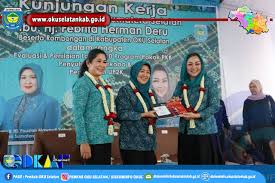 Download contoh laporan konsultan pengawas. Kunjungan Kerja Ketua Dan Wakil Ketua Tp Pkk Provinsi Sumsel Beserta Anggota Dalam Rangka Evaluasi Dan Penilaian 10 Program Pokok Pkk Penyuluhan Narkoba Dan Pembinaan Up2k Portal Resmi Pemerintah Kabupaten Oku Selatan