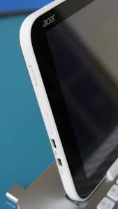 Actually, every tablet on the market includes a usb 2.0 port. Review First 8 Inch Windows Tablet Is A Device That Shouldn T Exist Ars Technica