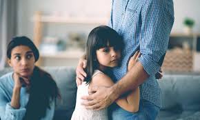 Je me suis toujours dit que si il agissait comme ça avec elle devant moi j'agirai en conséquence. A Toi La Maman Qui Tente D Empecher Tes Enfants De Voir Leur Pere