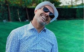 Ο νίκος αντωνιάδης στον στέφανο χίο. O Nikos Moytsinas Egine Gia Akomh Mia Fora Pateras Imommy