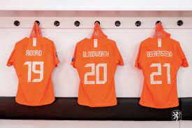 — oranjeleeuwinnen (@oranjevrouwen) july 7, 2019 according to emma tucker at de zeen , the dutch women's national team logo was changed in july 2017 to represent a lioness rather than a male lion. Uzivatel Oranjeleeuwinnen Na Twitteru Svnned