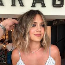 Brush Light On Instagram Makeover Ile Yeni Yaptirdiginiz Ama Begenmediginiz Saclari Yeniliyoruz Kivircik Sac Sari Kahverengi Sac Orta Uzunlukta Sac Stilleri
