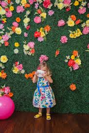These grass wall backdrop are customizable and available in all plant varieties. How To Make A Diy Boxwood Backdrop Cake Confetti