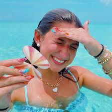 Ryane Roy (@ryane.rr)