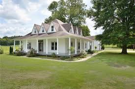 Southern Charmer With Gorgeous Landscape L Aine A Vendre