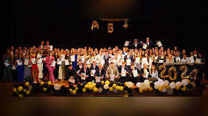 Alle Fotos und Namen: Das sind Duisburgs Abiturienten 2024