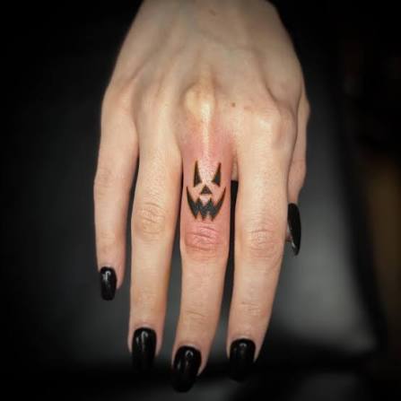 Spooky jack-o'-lantern face🎃👻 Who's already ready for Spooky Season? I  have some Summerween projects coming soon, sooo be ready!🍉🎃