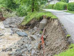Hagel liegt nach einem unwetter auf einem feld am mittwoch. Hochste Alarmstufe Hier Kracht Es Jetzt News Heute At