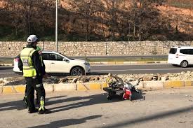 Yardımına koşarak, 112 acil yardım ekiplerine haber verdi. Trafik Polisi Gorevli Gittigi Kaza Yerinde Oglunun Olum Haberini Aldi Haberler