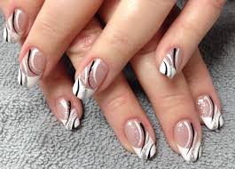 Comience con una base blanca y agregue manchas de color. Pin De Jasmin Lindauer En Hair Nails Beauty Arte De Unas De Gel Manicura De Unas Unas De Gel Blancas
