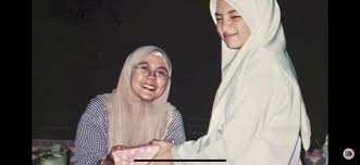 Selain mengikuti kelas agama & membaca. Netizen Terpaku Lihat Glow Up Neelofa Daripada Zaman Sekolah Mrsm Sehingga Kini
