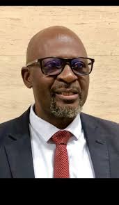 In Zimbabwe we're dealing with the dumbest and stupidest politicians this  planet earth 🌏 has ever seen. This Chief Engineer was fired but he's not 