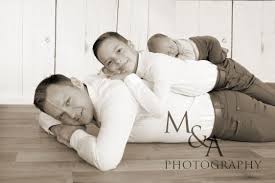 Weitere ideen zu baby fotoshooting ideen, foto baby, babyfotos. Fotoshooting Fotostudio Sepia Geschwister Manner Newborn Neugeborenenshooting Familie Familienshooting Neue Baby Produkte Foto Kinder Baby Fotoshooting