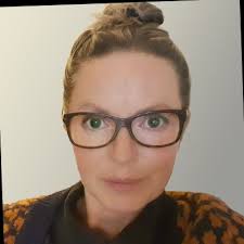 Sitting in the lobby of my hotel before heading to the ESOMAR awards  tonight to see if we've won… The Pianist decided to play a bond tune. I'm  taking it as a