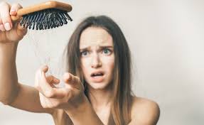 In molti casi sono associati a sintomi generali quali affaticamento, febbre e un senso di malessere generalizzato. Quando La Perdita Di Capelli E Sintomo Di Una Malattia Autoimmune Pazienti It