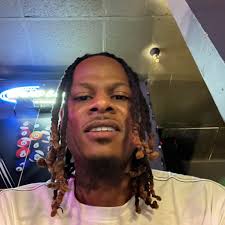 What job opportunities are available in Texarkana, Arkansas for someone who  cannot go out of town due to family commitments?