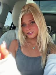 Pretty Fine Girls Nora